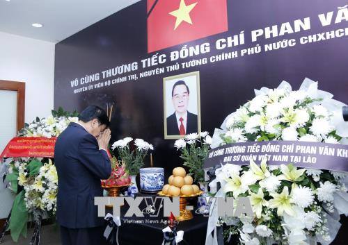 Lãnh đạo Đảng, Nhà nước Lào đến viếng và ghi sổ tang tưởng niệm nguyên Thủ tướng Phan Văn Khải ảnh 1